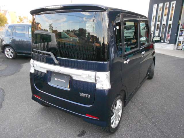 2009 Daihatsu Tanto – thumbnail 4