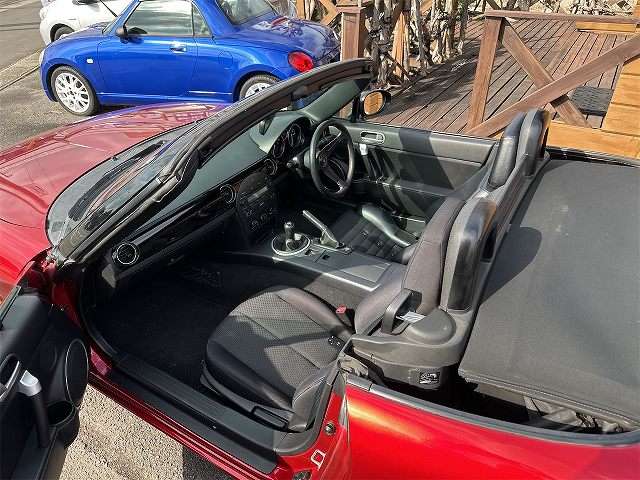 2005 Mazda Roadster – thumbnail 2