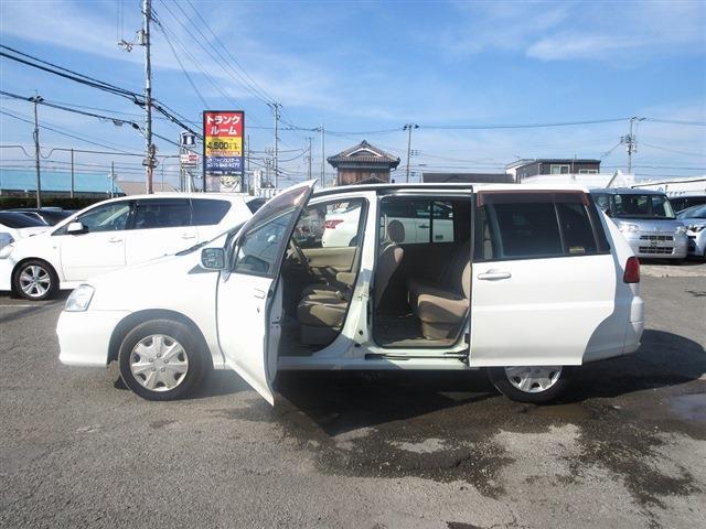 2004 Nissan Liberty – thumbnail 4
