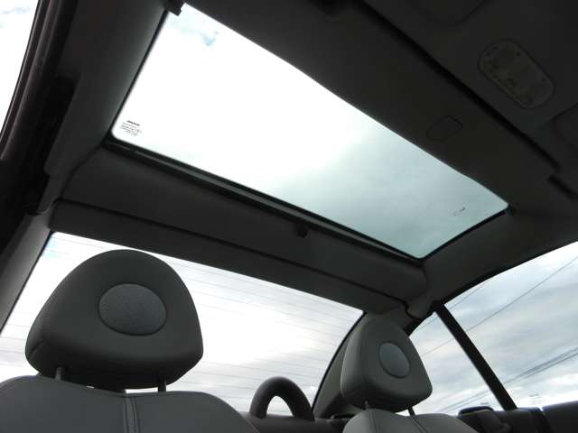 2008 Nissan Micra C+C – thumbnail 4
