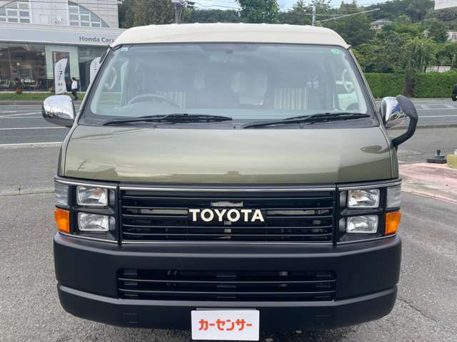 2009 Toyota Hiace – thumbnail 2