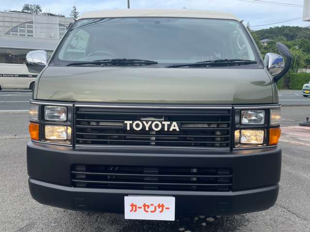 2009 Toyota Hiace – thumbnail 3