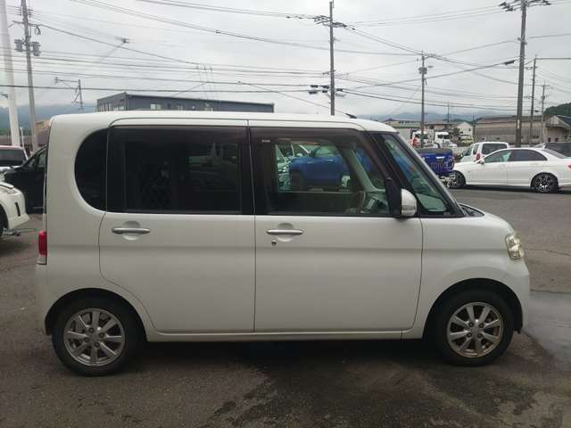 2010 Daihatsu Tanto – thumbnail 2