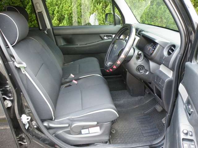 2010 Daihatsu Move Conte – thumbnail 4