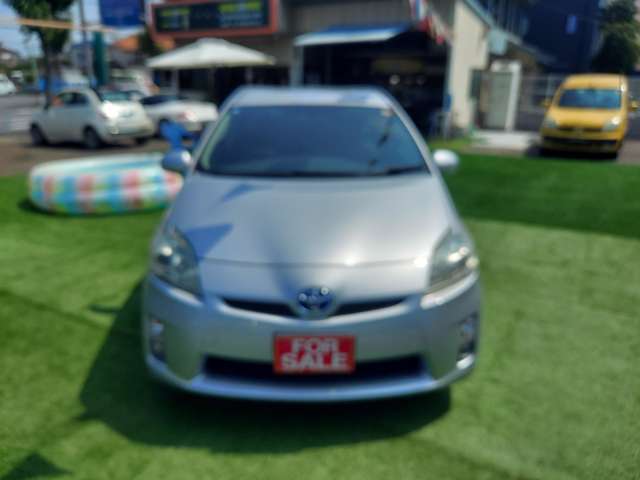 2010 Toyota Prius – thumbnail 2