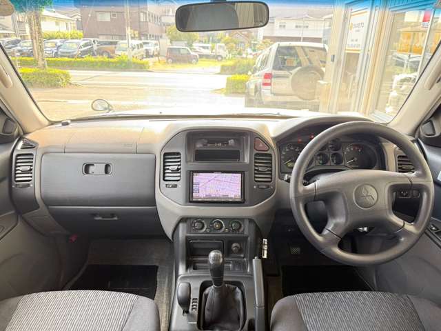 2003 Mitsubishi Pajero – thumbnail 2