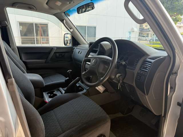 2003 Mitsubishi Pajero – thumbnail 3