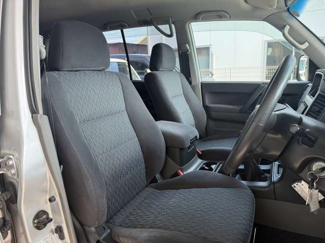 2003 Mitsubishi Pajero – thumbnail 4