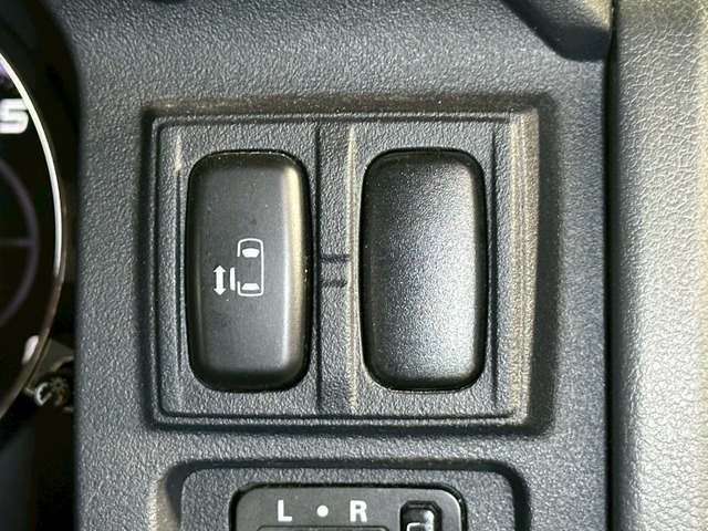 2007 Mitsubishi Delica D:5 – thumbnail 3