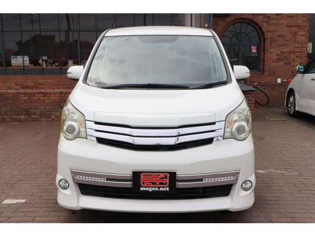 2010 Toyota Noah – thumbnail 3