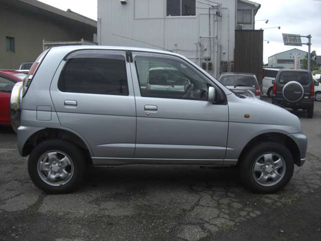 2010 Daihatsu Terios Kid – thumbnail 4