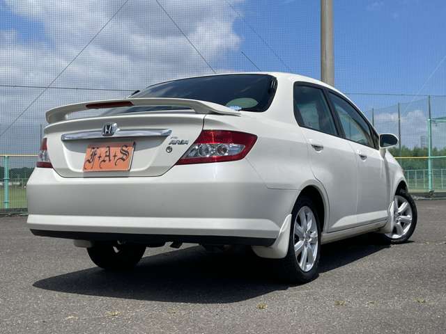 2005 Honda Fit Aria – thumbnail 2