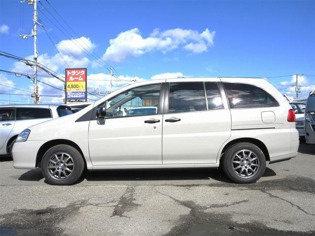 2002 Nissan Liberty – thumbnail 4