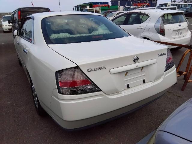 2003 Nissan Gloria – thumbnail 2