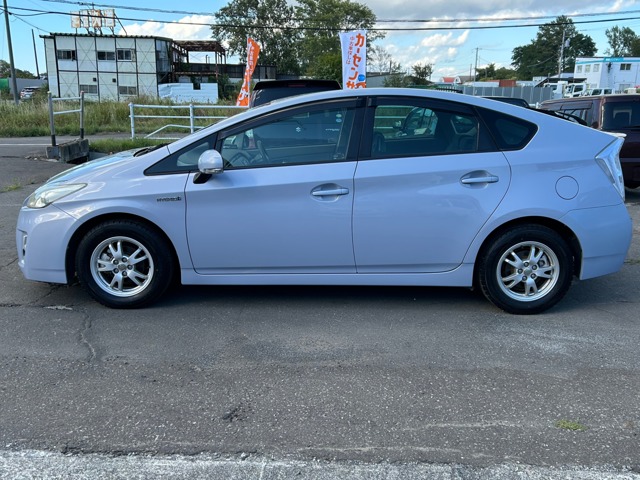 2010 Toyota Prius – thumbnail 3