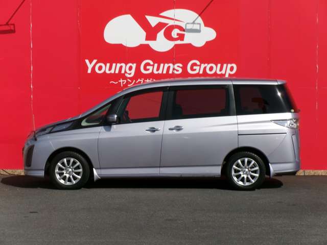 2010 Mazda Biante – thumbnail 3
