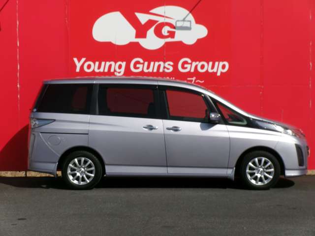 2010 Mazda Biante – thumbnail 4