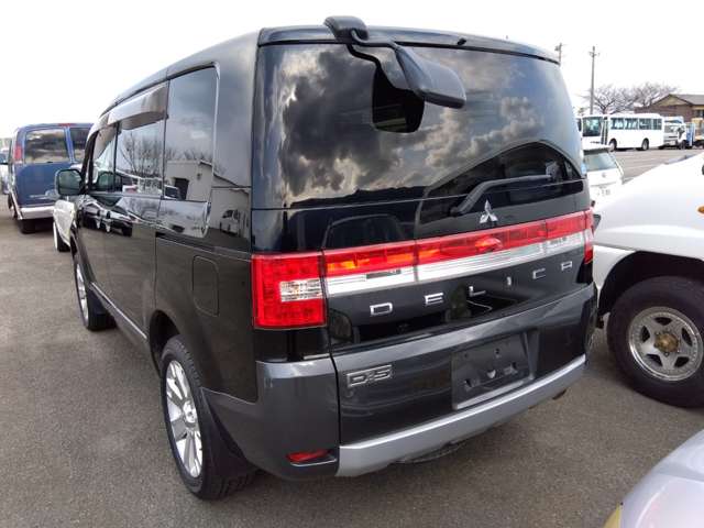 2008 Mitsubishi Delica D:5 – thumbnail 2
