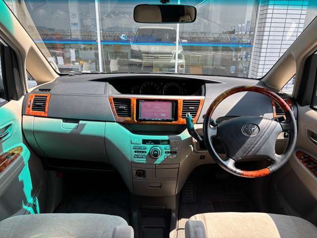 2006 Toyota Noah – thumbnail 4