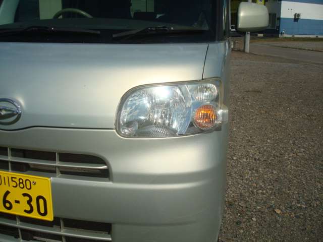 2010 Daihatsu Tanto – thumbnail 3
