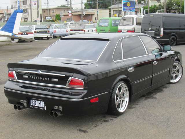 1994 Nissan President – thumbnail 4