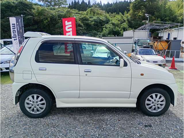 2010 Daihatsu Terios Kid – thumbnail 3