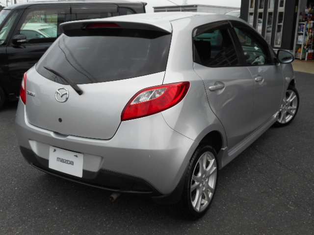 2010 Mazda Demio – thumbnail 4