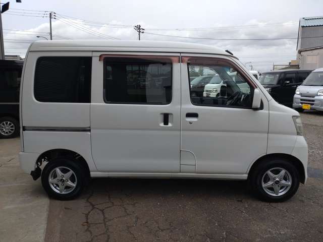 2010 Daihatsu Hijet Cargo – thumbnail 4