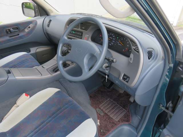 1995 Nissan Largo – thumbnail 2