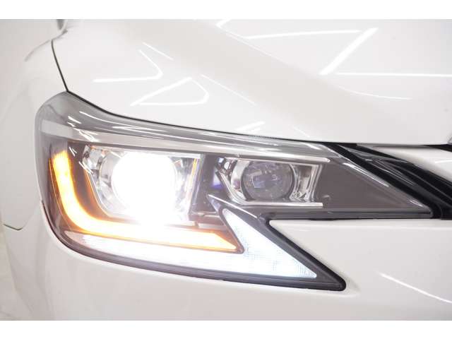 2010 Toyota Mark X – thumbnail 4