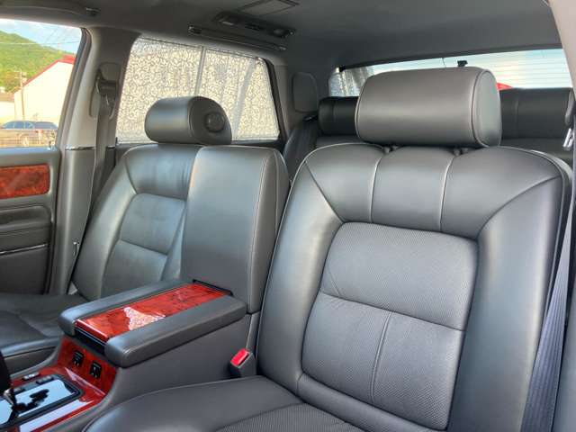 2008 Toyota Century – thumbnail 3
