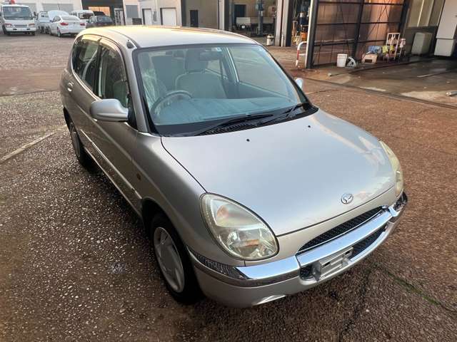 2001 Daihatsu Storia – thumbnail 2