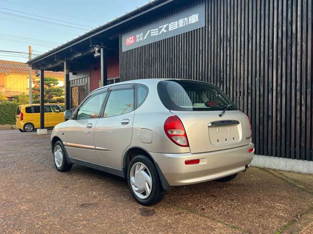 2001 Daihatsu Storia – thumbnail 3