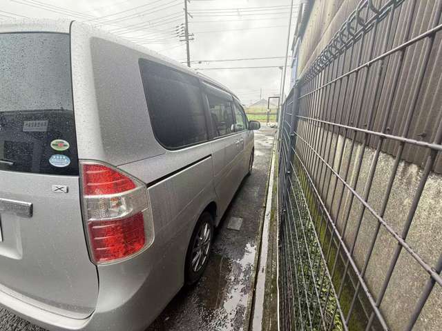 2009 Toyota Noah – thumbnail 3