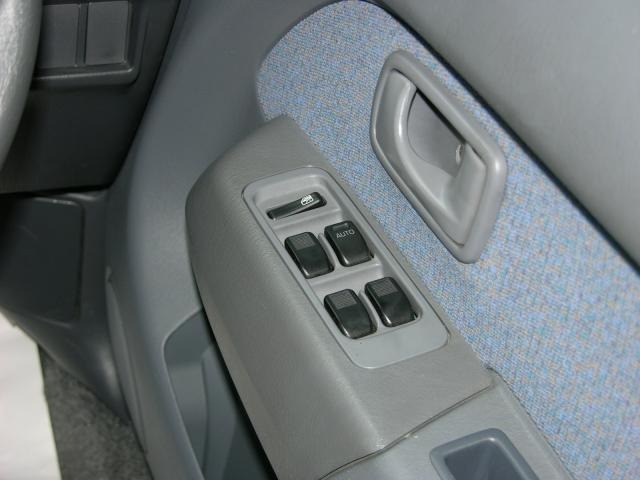 2002 Daihatsu Pyzar – thumbnail 2