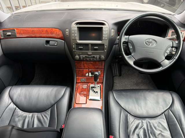 2004 Toyota Celsior – thumbnail 4