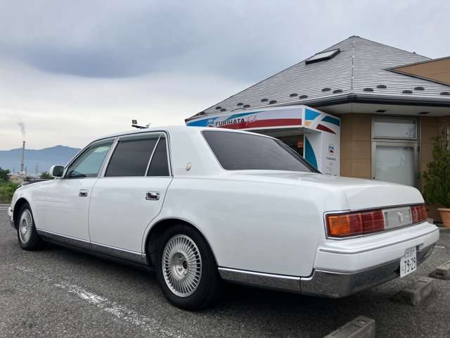 2006 Toyota Century – thumbnail 4
