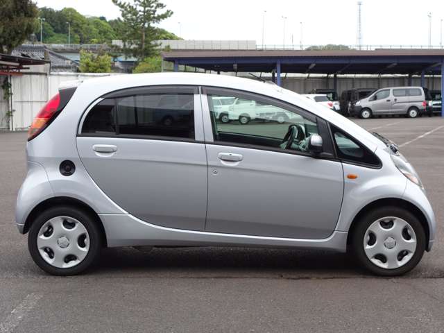2009 Mitsubishi i – thumbnail 4