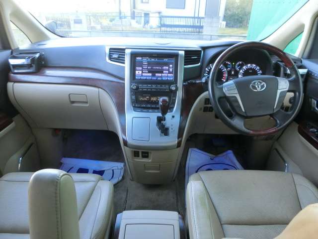 2008 Toyota Alphard – thumbnail 4
