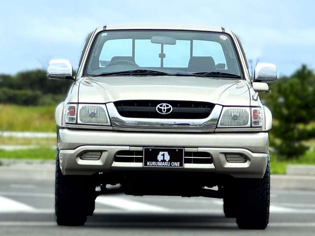 2004 Toyota Hilux – thumbnail 2