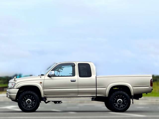 2004 Toyota Hilux – thumbnail 3