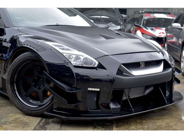 2008 Nissan GT-R – thumbnail 3
