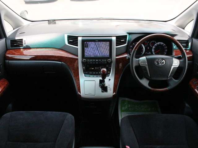 2010 Toyota Alphard – thumbnail 4