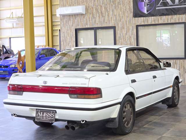 1988 Nissan Bluebird – thumbnail 2