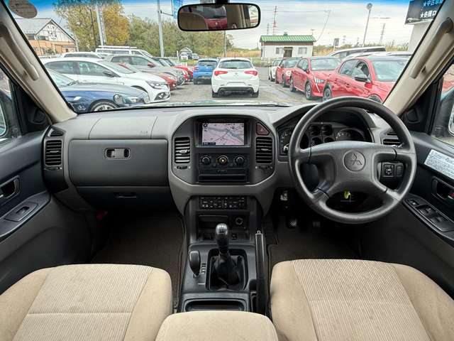 2004 Mitsubishi Pajero – thumbnail 4
