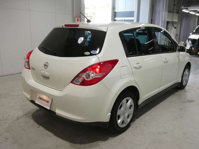 2011 Nissan Tiida – thumbnail 2