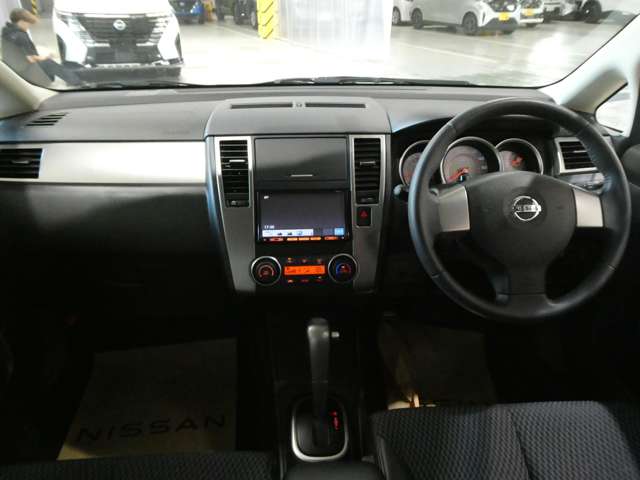 2011 Nissan Tiida – thumbnail 3