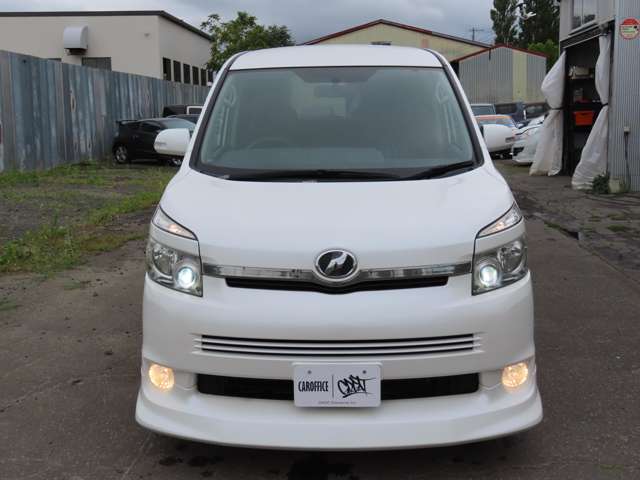 2009 Toyota Voxy – thumbnail 3
