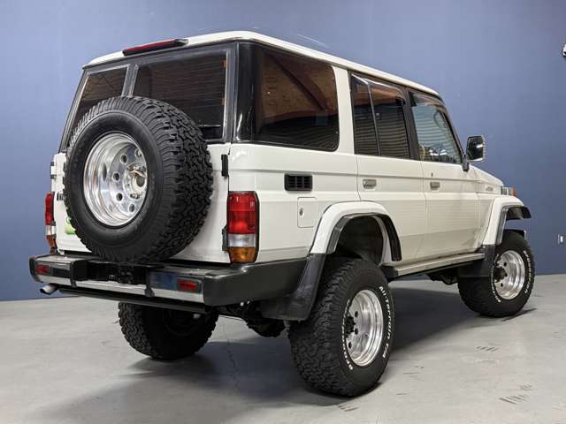 2000 Toyota Land Cruiser 70 – thumbnail 3