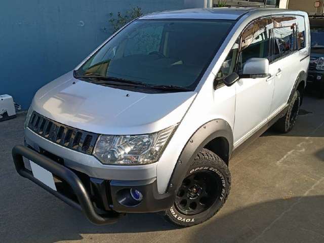 2009 Mitsubishi Delica D:5 – thumbnail 2